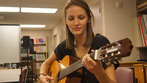 Music therapy uses songs and songwriting to aid memory, motor skills \u2013 Cronkite News