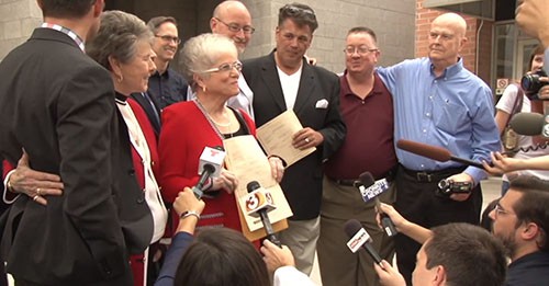 Couples Rush To Get Married After State S Same Sex Marriage Ban Overturned Cronkite News