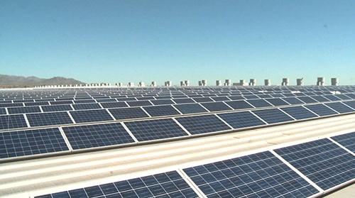 Scores of people signed up to share their thoughts as the Arizona Corporation Commission began a hearing on a proposal to charge solar users for access to APS' electric grid. Cronkite News reporter <b>Pearce Bley</b> has the story.