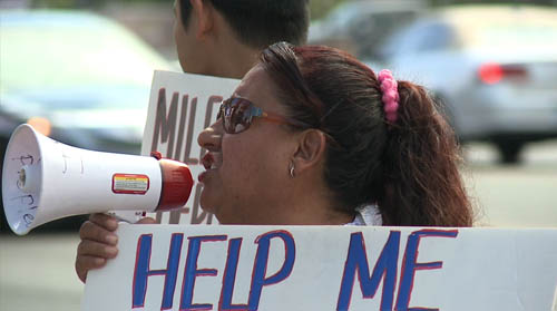 Cronkite NewsWatch visited the state's Mexican Consulate as Arizona citizens and undocumented immigrants gathered in mass protesting the lack of support given to them by Mexican officials. We also take a look at the latest developments in the Olivia Cortes, 